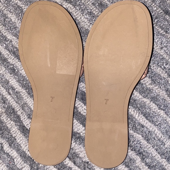 Bellissima Sandal in Nude V-Leather
Seychelles NWOT